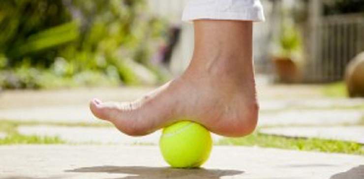 Foot massage with a ball